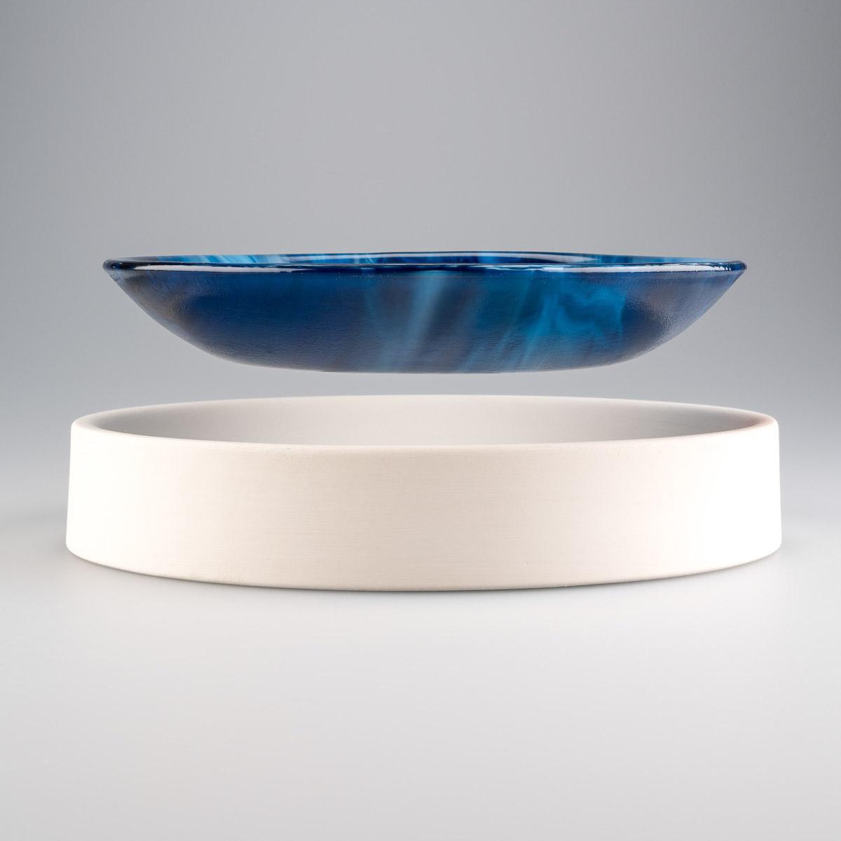 Simple Rimless Dish, 9 in. (23 cm)